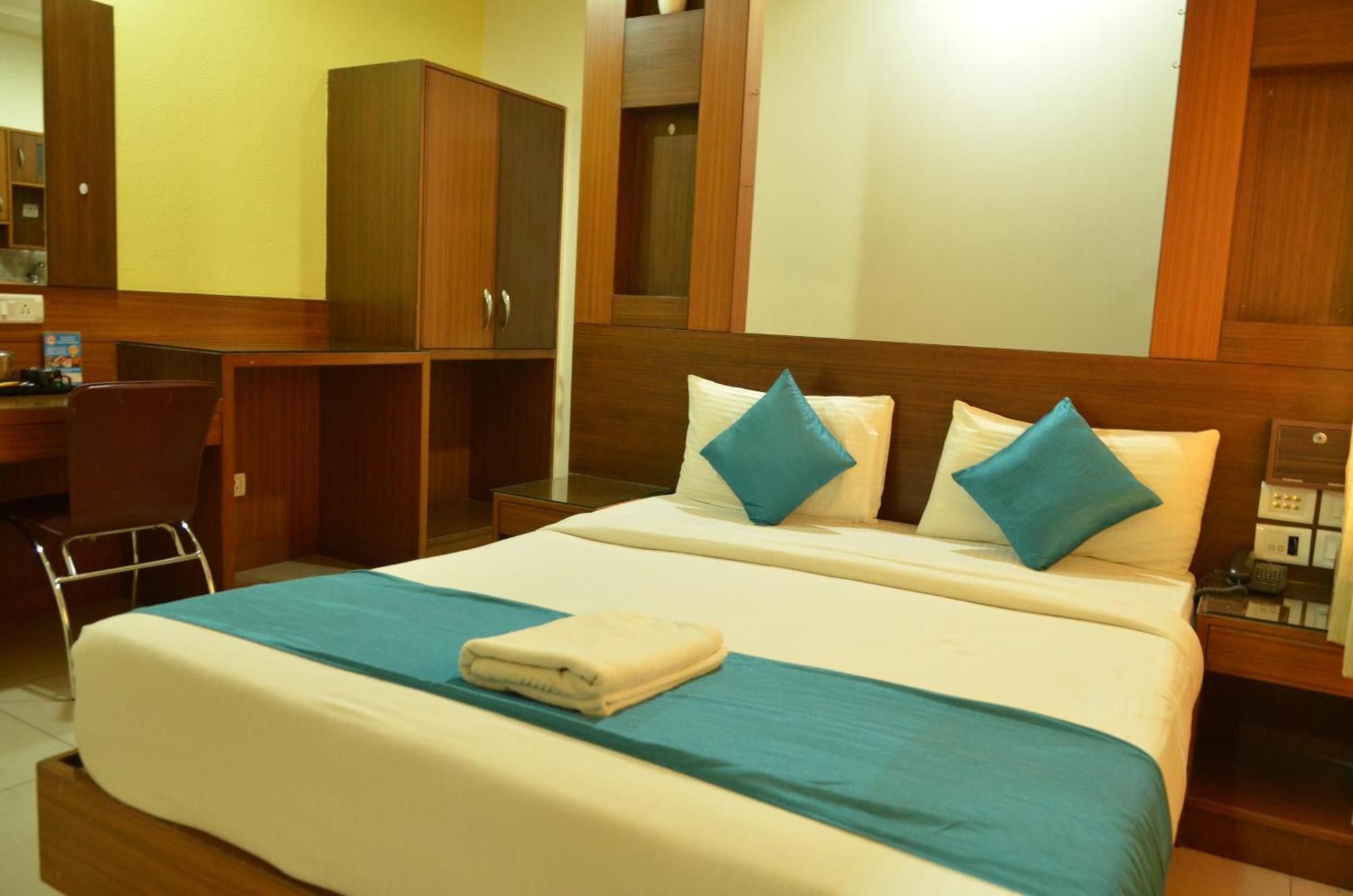 Cubbon Suites - 10 Minute Walk To Mg Road, Mg Road Metro And Church Street Bangalore Exterior photo