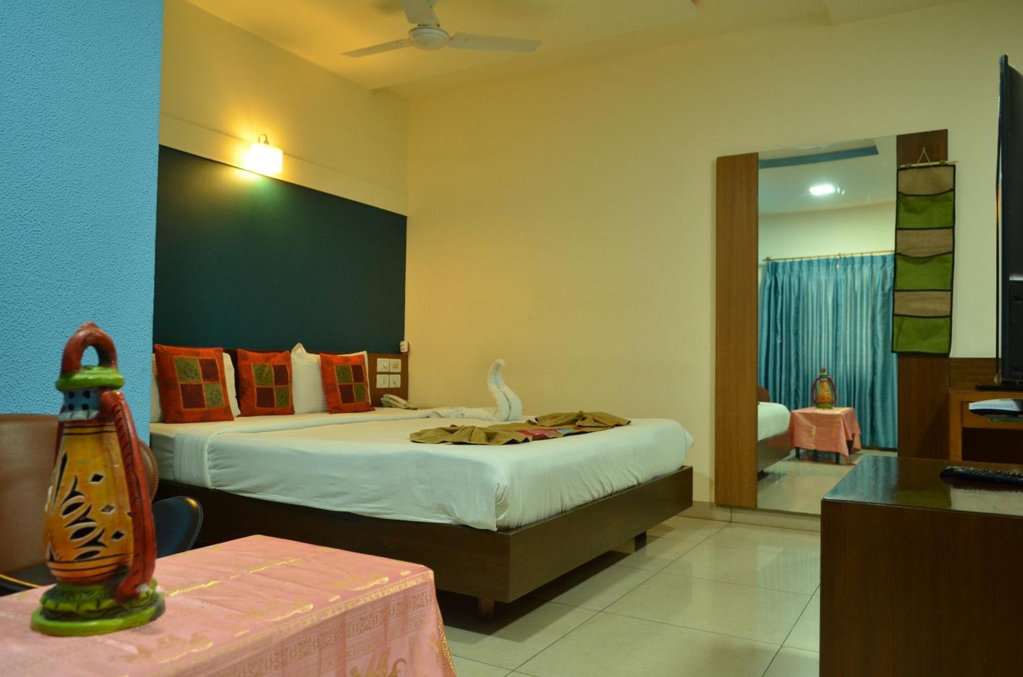 Cubbon Suites - 10 Minute Walk To Mg Road, Mg Road Metro And Church Street Bangalore Exterior photo